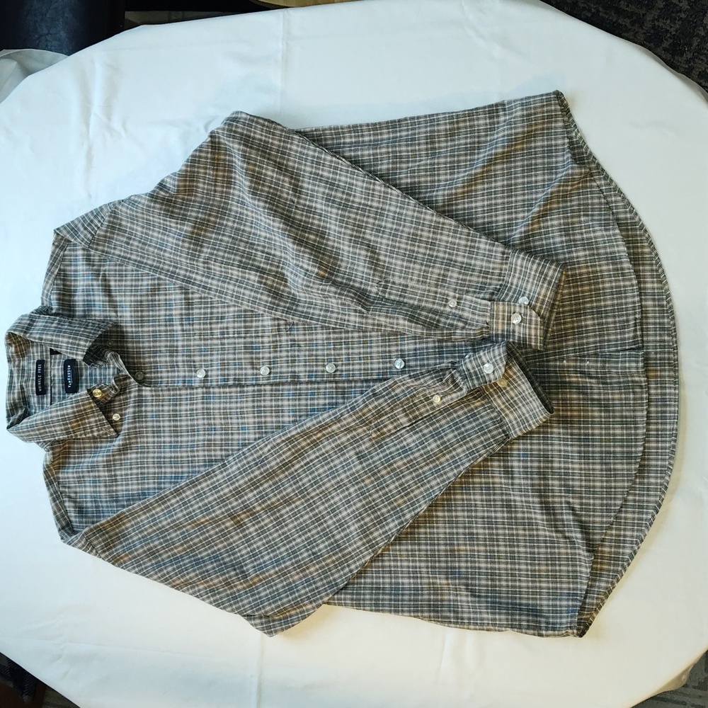 Van Heusen Mens long sleeve dress shirt.